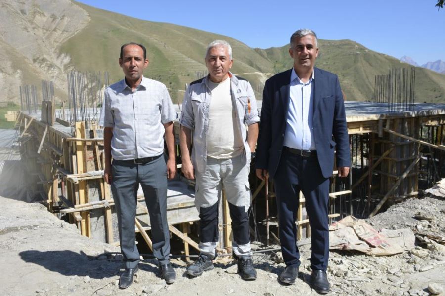 Vali Akbıyık, Kaymaklı Köyü’nde cami inşaatını inceledi