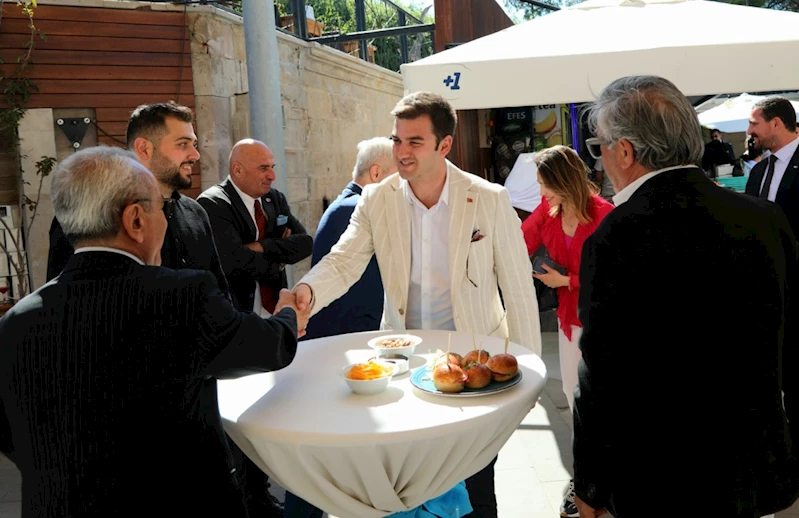 Başkan Mandalinci vatandaşlarla bayramlaştı 