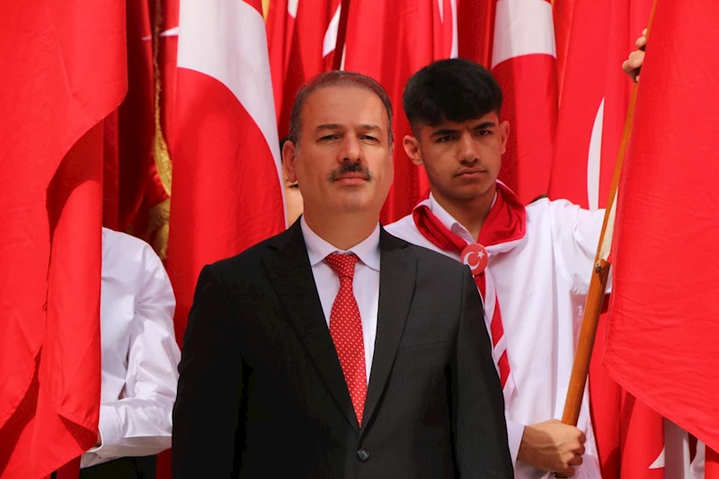 23 Nisan Bayramı dolayısıyla çelenk sunma töreni gerçekleşti  - Videolu Haber