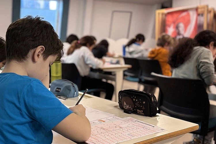 YÖM Okulları öğrencileri ödülleri topladı