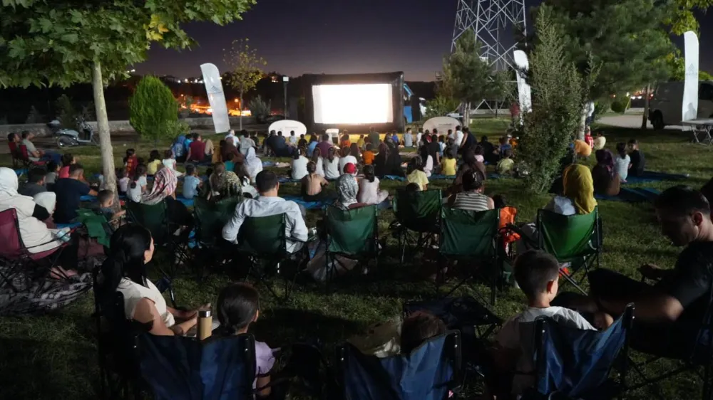Adıyaman’da çocuklar açık hava sineması ile buluştu